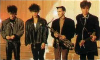 D'après le titre du deuxième album d'Indochine, de quelle couleur est le péril ?