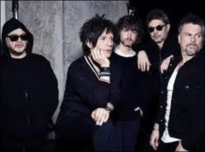 Quel chiffre porte l'album d'Indochine sorti en 2017 ?