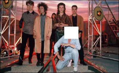 Quel chanteur réalise le clip de leur succès ''Tes yeux noirs'' ?