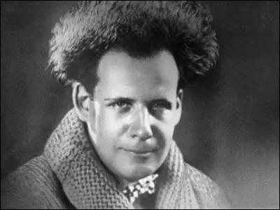 Qui est ce coréalisateur russe du film ''Octobre : dix jours qui ébranlèrent le monde'', film de 1927 ?