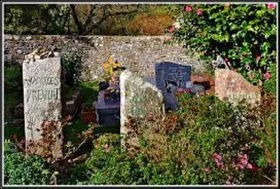 Dans quelle ville est enterré Jacques Prévert ?