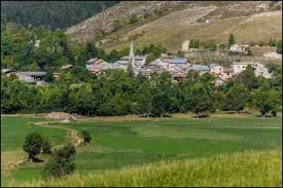 Village de l'arrondissement de Castellane, Thorame-Basse se situe dans le département ...