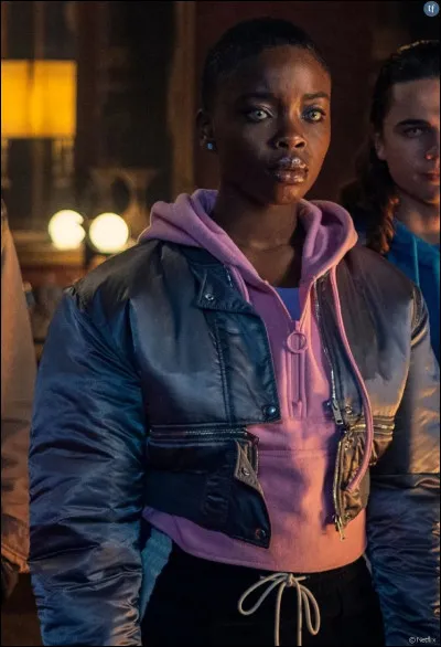 Qui est cette mystérieuse jeune femme ?