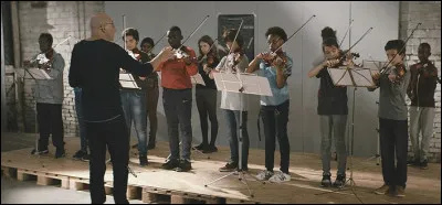 Dans quel film Kad Merad dirige-t-il un orchestre d'enfants ?