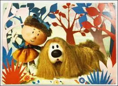 Dans ''Le Manège enchanté'' comment se prénommait la petite fille qui vient au Bois-Joli voir son chien Pollux ?