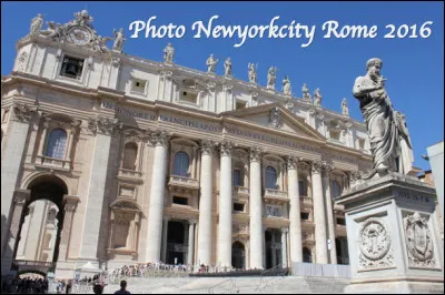 Saint-Pierre est une basilique située à Rome, c'est l'édifice religieux le plus important du catholicisme.