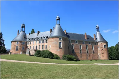 Saint-Fargeau est un château de style Renaissance construit en 980 dans le département des Yvelines.
