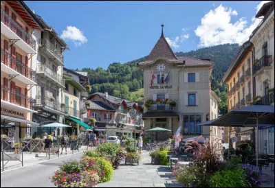 Saint-Gervais est une commune de Haute-Savoie qu "abrite" le Mont Blanc.