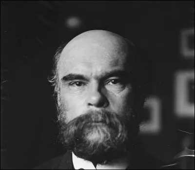 Qui est ce poète, auteur du poème ''Le soldat laboureur'' ?