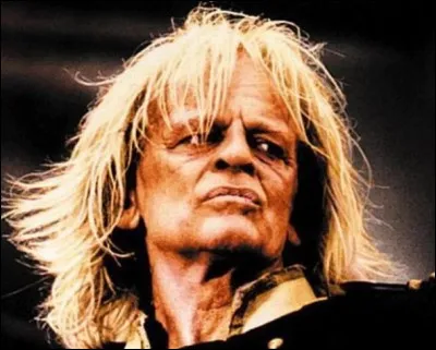 Qui est cet acteur qui joue le rôle de l'agent russe dans le film américain d'espionnage ''Le Soldat'', réalisé en 1982 ?