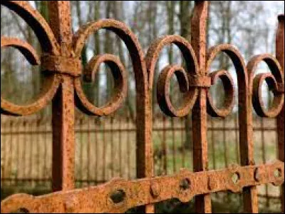 Quelle lettre faut-il remplacer pour obtenir le travail des archéologues ?