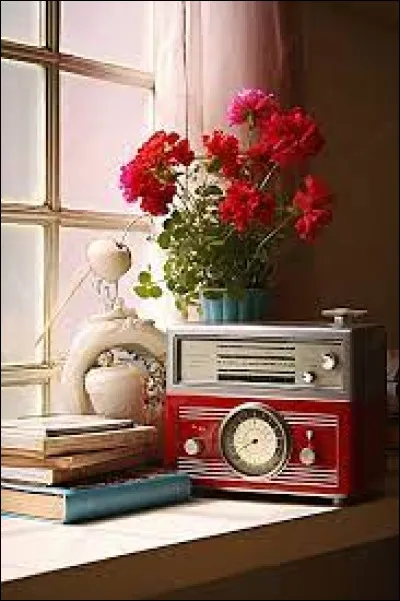 Quel groupe de new wave a sorti le tube "Message On The Radio" en 1983 ?