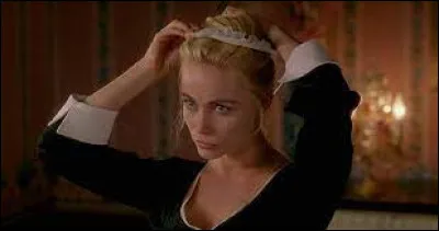 Dans quel film de François Ozon peut-on entendre et voir Emmanuelle Béart chanter la chanson de Corynne Charby ''Pile ou face'' ?