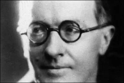 Qui est cet écrivain, auteur du roman ''La Menteuse'' ?