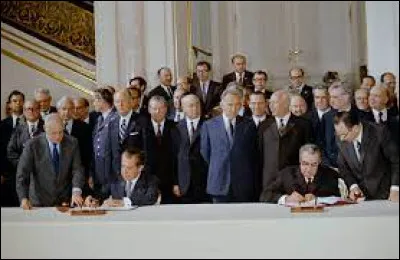 Un 22 mai, pour la première fois un président des États-Unis effectue une visite officielle en URSS : c'était en ...