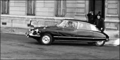 Le 22 août, a eu lieu l'attentat du Petit Clamart contre de Gaulle : c'était en ...