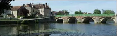 Village de l'arrondissement d'Auxerre, Coulanges-sur-Yonne se situe dans le département ...