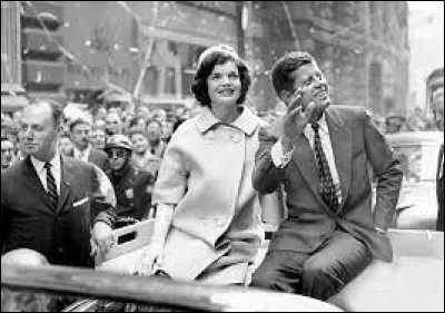 Quel était le métier de Jacqueline Bouvier lorsqu'elle rencontre John Kennedy en 1952 ?