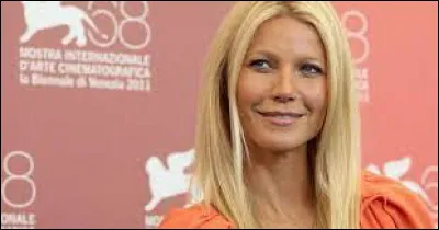 En septembre 2001 à New-York, Gwyneth Paltrow, qui conduisait comme une folle, a failli percuter une passante, du coup elle s'est excusée, ce qui a pris quelques secondes, que s'est-il passé ensuite ?