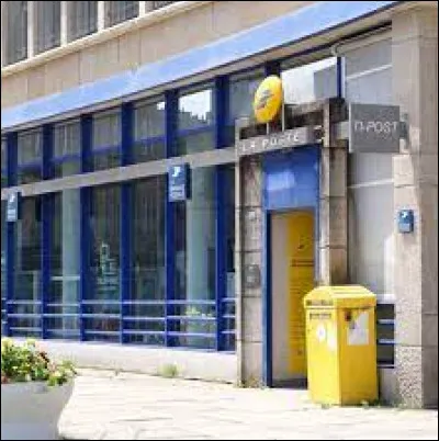 Quelle lettre faut-il remplacer pour obtenir une voie circulaire aménagée pour la course ?