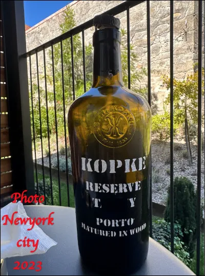 Quel est le nom donné au porto vieilli 7 ans et plus en fûts aux arômes et senteurs particulières, ici celui de la plus vieille marque de porto ?