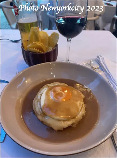 Quel est le nom de ce mets, spécialité de la région de Porto, une copie du croque-monsieur français à base de viande, de jambon, de saucisse, de fromage fondu et d'un oeuf au plat ?