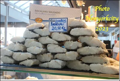 Quel est ce poisson dont les Portugais sont les plus gros consommateurs au monde et qui remplit les étals des poissonniers et les cartes des restaurants ?