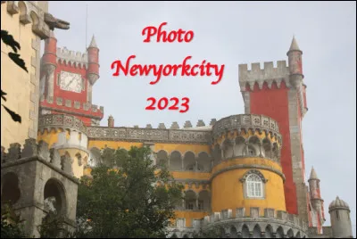 Dans quelle ville est situé le Palais national de Pena à l'architecture hétéroclite et colorée, érigé par le roi du Portugal Jean 1er à la fin du 14e siècle ?