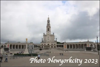 Quel est ce sanctuaire construit en 1928 pour commémorer les apparitions de la Vierge à trois petits bergers en 1917 ?