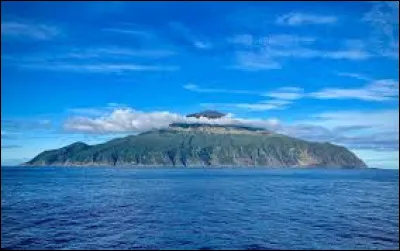 Où se trouve l'île de Tristan da Cunha ?