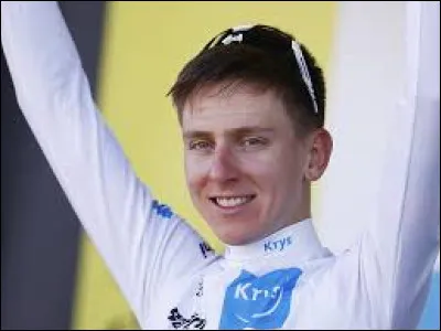 Quel coureur a mis fin au sacre de Tadej Pogačar ?