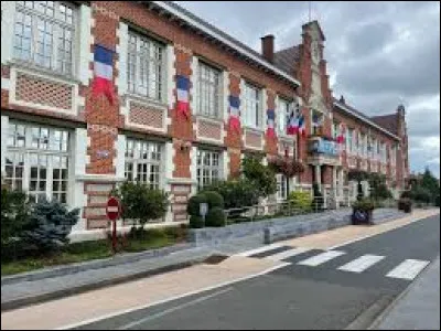 Dans quel département est située la ville de Sallaumines ?