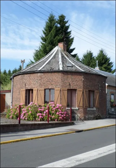 La ville de Rousies est située dans le département du...