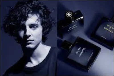 Quel acteur est devenu en 2023 la nouvelle égérie du parfum "Bleu" de Chanel ?