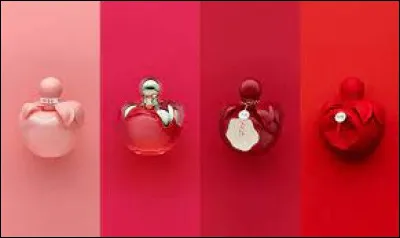 Quelle célèbre marque propose une gamme de parfums possédant des flacons en forme de pomme ?