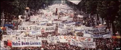 Le 24 juin de cette année-là, un million de personnes manifestent, à Paris, contre le projet Savary d'un grand service public de l'éducation : c'était en ...