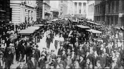 Le krach de 1929 qui va être suivie d'une crise économique mondiale commence, à la Bourse de New York, par ce jeudi noir, le 24 ...
