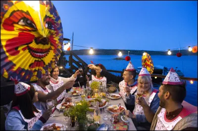 Quel crustacé est fêté chaque année à la fin de l'été en Suède ?