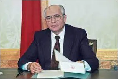 Ce 25 décembre, Gorbatchev annonce sa démission et la fin de l'URSS : c'était en ...