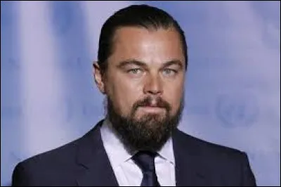 Quelle langue européenne parle-t-il du fait de ses origines maternelles ?