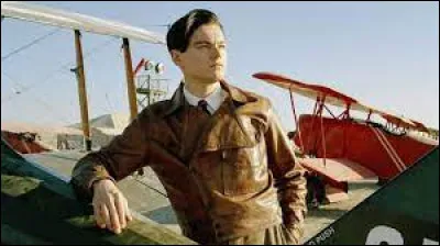 Quel est le nom de l'aviateur qu'il interprète en 2005 dans le film ''Aviator'' ?