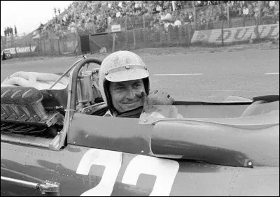 Cet Italien a été pilote de la Scuderia de 1963 à 1967 ; il n'a disputé que 6 grands prix - avec une victoire en 1966 en Italie et surtout de nombreuses courses de sport-prototypes, avec des succès aux 12 heures de Sebring avec Surtees, à deux reprises aux 1000 km du Nürburgring, et la victoire aux 24 heures du Mans 1963 avec Bandini : c'est ...