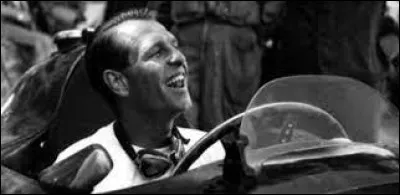 Ce pilote anglais a couru pour Ferrari de 1956 à 1958, remportant trois grands prix et des épreuves de sport-prototypes comme le 1 000 kilomètres de Buenos Aires et les 12 Heures de Sebring, toutes deux associé à Phil Hill sur une 250 TR : il s'agit de ...