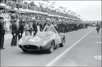 Cet autre Belge a été pilote officiel de la Scuderia Ferrari de 1956 à 1962. D'abord pilote d'essai des Formule 1, il se distingue dans les courses d'endurance en remportant, entre 1958 et 1962, quatre fois les 24 Heures du Mans et trois fois les 12 Heures de Sebring : c'est ...