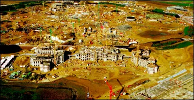 Combien de temps a duré la construction de Disneyland Paris ?