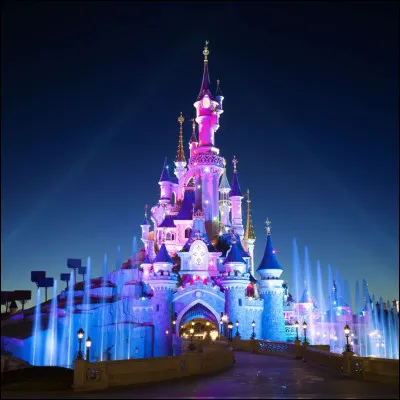 Combien y a-t-il de Lands à Disneyland Paris ?