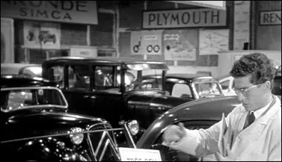 Dans quel film Darry Cowl est-il vendeur de voitures ?