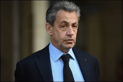 6 mai : Nicolas Sarkozy est élu Président de la République.
27 juin : Tony Blair quitte son poste de premier ministre au Royaume-Uni.
Labbé Pierre et Jacques Martin décèdent.