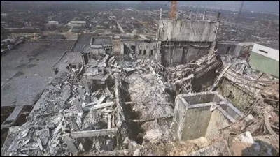 14 janvier : Accident d’hélicoptère du Rallye Dakar au Mali, causant le décès de cinq personnes dont Daniel Balavoine et Thierry Sabine.
26 avril : Catastrophe de Tchernobyl.
Coluche, Simone de Beauvoir et Thierry Le Luron décèdent.