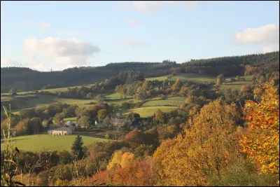 Quel est le nom de ce plateau granitique qui constitue le plus haut sommet du Limousin (977 mètres) ?
